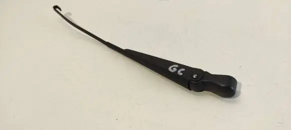Rear wiper blade arm