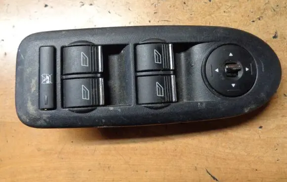 Ford Kuga I Electric window control switch 3S003188100