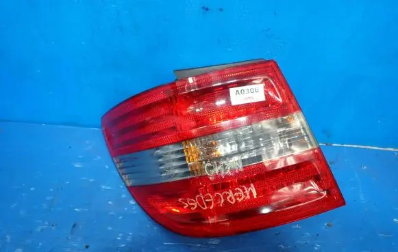 Mercedes-Benz B W245 Rear/tail lights A1698202564