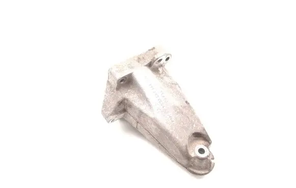 Mercedes-Benz C W204 Engine mounting bracket A2712231904