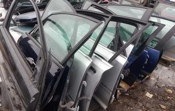 Lexus IS 200-300 Front door melynos