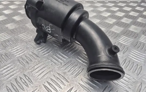 Mercedes-Benz CLS C219 Air intake hose/pipe A6421400687 40102023