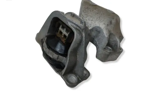 Nissan Rogue Engine mount bracket 