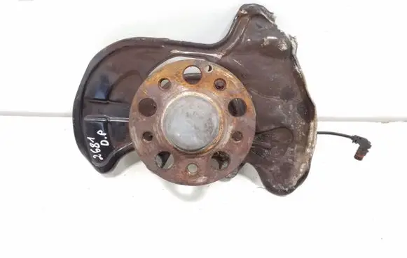 Mercedes-Benz E C207 W207 Front wheel hub A2043320201