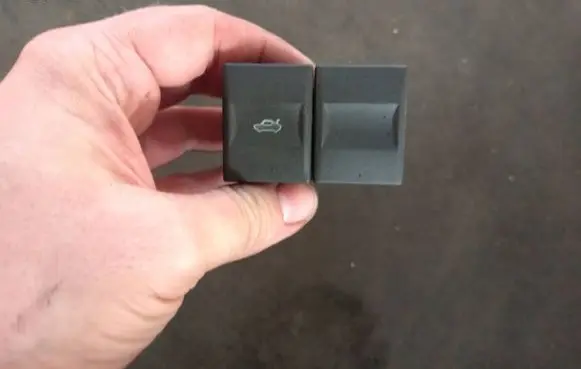 Ford Mondeo Mk III Tailgate/boot open switch button 3S7T19B514