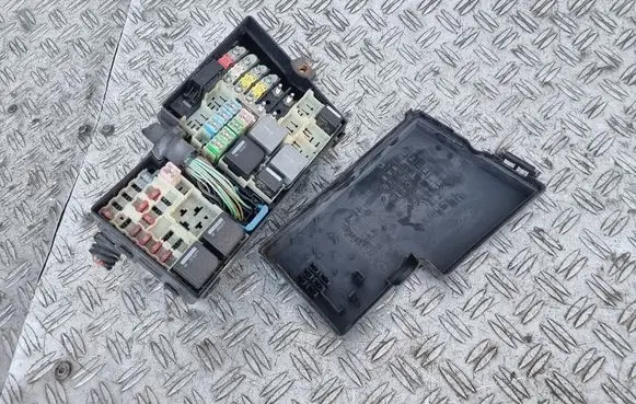 Ford Focus Fuse box set 3M5T14A067BC 3M5T14A142AB 3M5T14A076AE