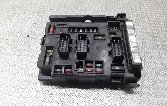 Citroen C5 Fuse module 964125808000