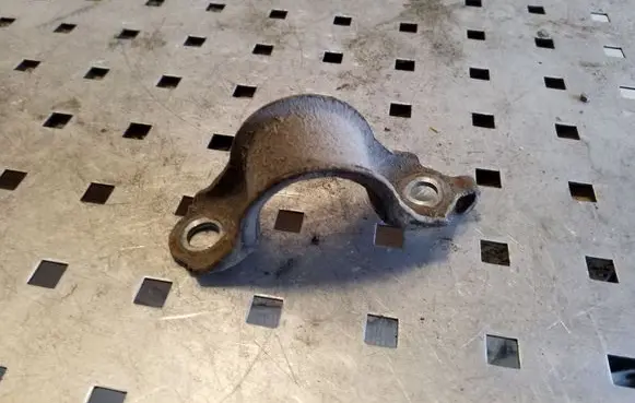 Subaru Outback Sway bar bush bracket, rear 