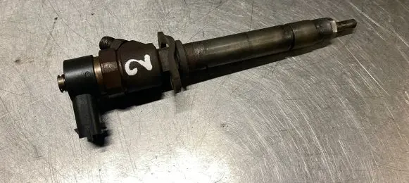 Volvo S80 Fuel injector 8658352