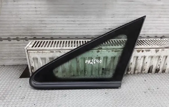 Opel Zafira B Front triangle window/glass 