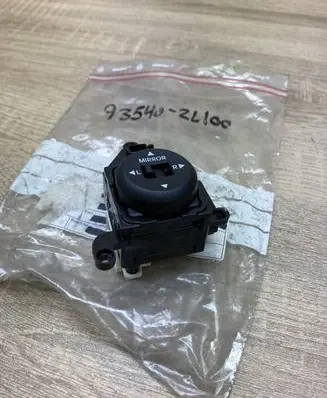 Hyundai i30 Wing mirror switch 935402L100