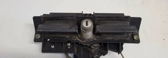 Audi A4 S4 B5 8D Tailgate/trunk/boot exterior handle 4B0827565F 8D9827565C