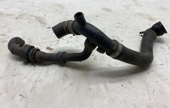 Volkswagen PASSAT B7 Engine coolant pipe/hose 3AA122101G