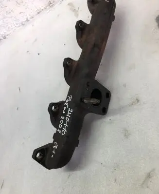 Peugeot 2008 II Exhaust manifold