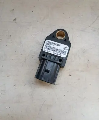 Mitsubishi Outlander Airbag deployment crash/impact sensor 8651A001