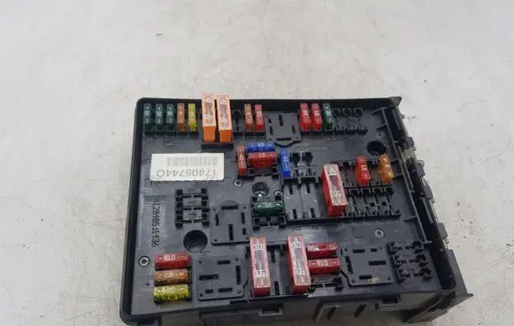 Volkswagen Golf Plus Fuse module 174057440 1A1204051436