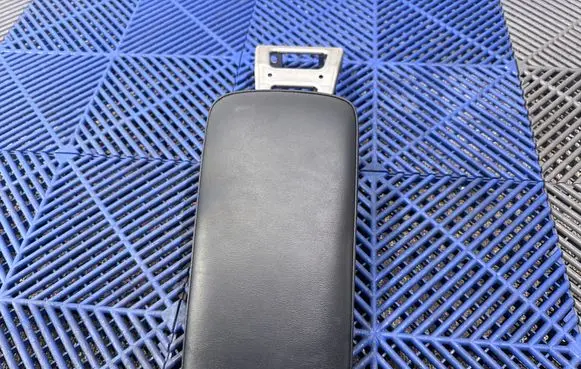 Lexus CT 200H Armrest 