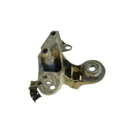 Volkswagen PASSAT B5.5 Engine mounting bracket 8E0199352