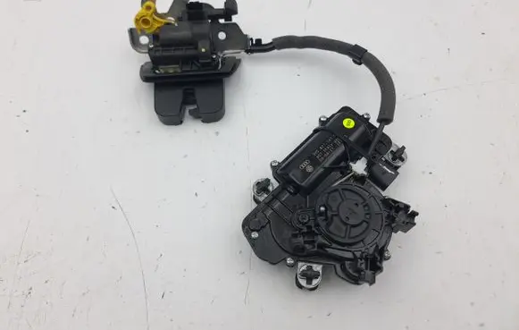 Audi A4 S4 B9 Tailgate/trunk/boot lock/catch/latch 3V5827887B 4M0827506D