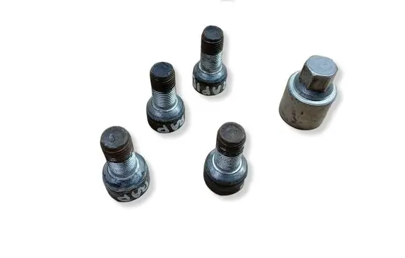 Skoda Rapid (NH) Anti-theft wheel nuts and lock 