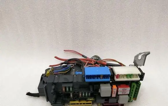 Mercedes-Benz C W204 Fuse box set A2049060205