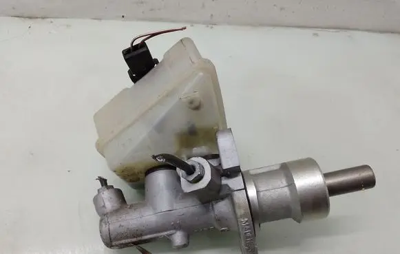 Mercedes-Benz E W210 Master brake cylinder 