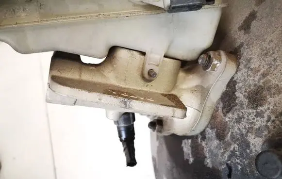 Volvo V50 Master brake cylinder