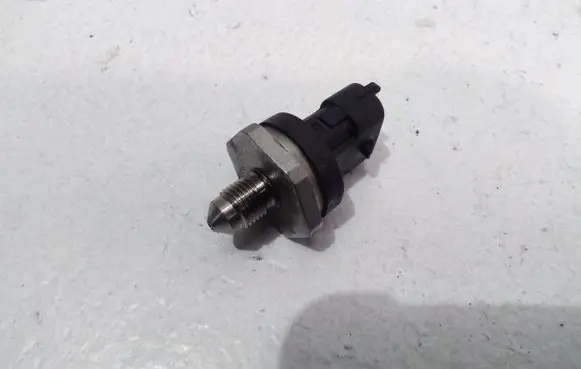 Fuel pressure sensor