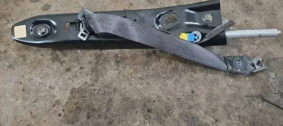 Volvo XC90 Front seatbelt 8619630