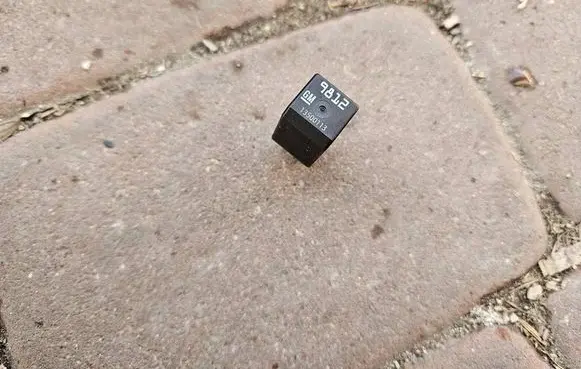 Opel Astra K Other relay 13500113 9812