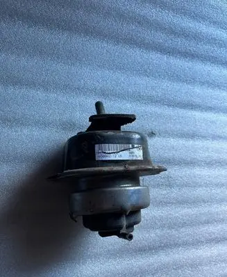 BMW X5 E70 Engine mount bracket 16004212US