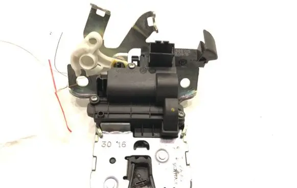 Audi A5 Tailgate exterior lock 8W0827503