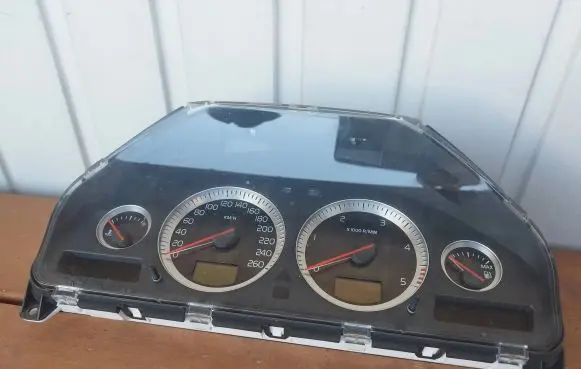 Volvo XC90 Speedometer (instrument cluster) 31296340