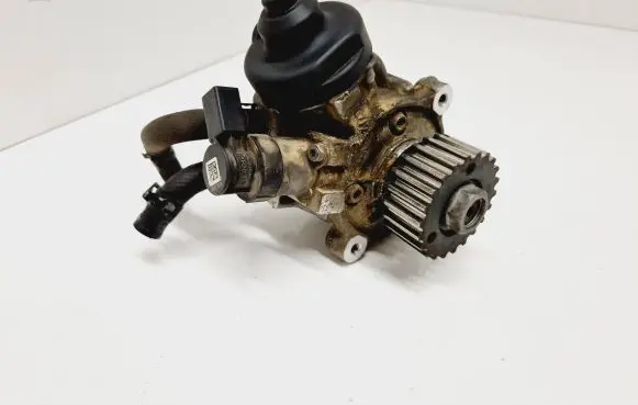 Skoda Octavia Mk3 (5E) Fuel injection high pressure pump 04L130755D 0445010537 01140613