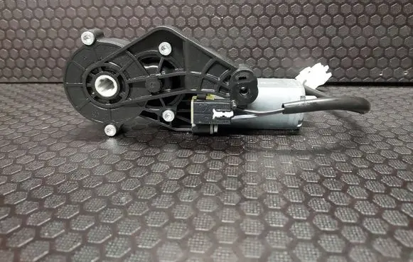 Mercedes-Benz C W204 Seat adjustment motor 0390203367