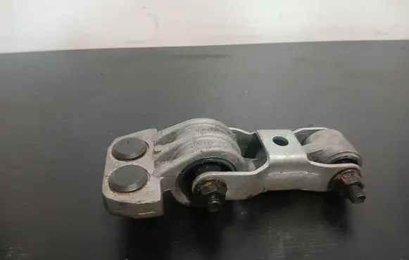 Volvo XC90 Engine mount bracket 62431042