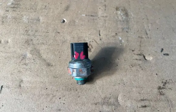 BMW 3 F30 F35 F31 Air conditioning (A/C) pressure sensor 9181464
