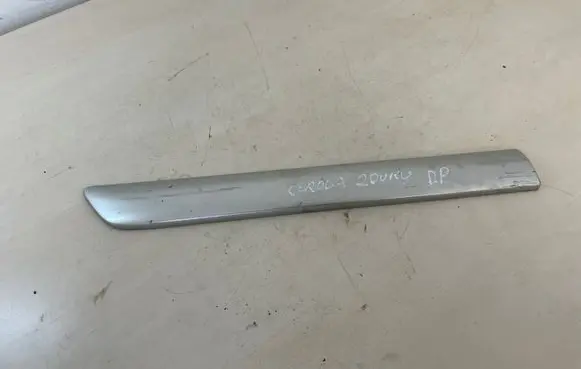 Toyota Corolla E120 E130 Rear fender molding trim 7565102040 7565102030