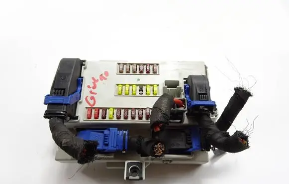 Alfa Romeo Giulietta Fuse module 50520758 BCM940D01 Y503440350114