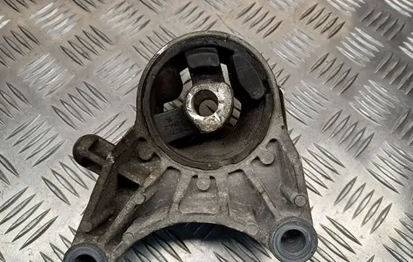 Opel Zafira B Engine mount bracket 2105442