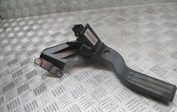 Ford Mondeo Mk III Accelerator throttle pedal 2S719F836DA