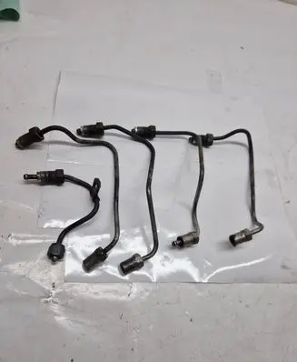 Fuel injector supply line/pipe