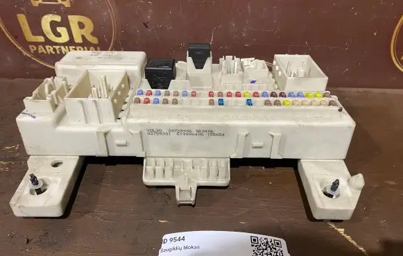 Volvo S40 Fuse module 30728906