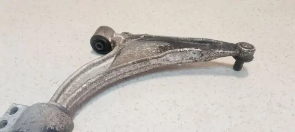 Opel Astra J Front lower control arm/wishbone 13334021 8143197