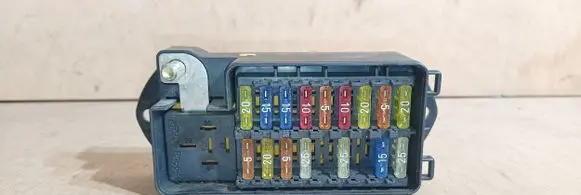 Jaguar XJ X308 Fuse module LNE2800CA 2800CA 518001003