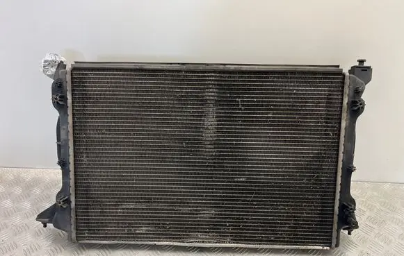 Audi A4 S4 B7 8E 8H Coolant radiator