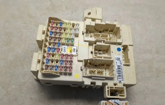 Hyundai Tucson TL Fuse module 91950D3610 1612015432