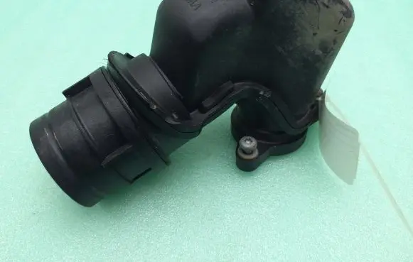 Volkswagen Golf VII Turbo air intake inlet pipe/hose 04E129656S