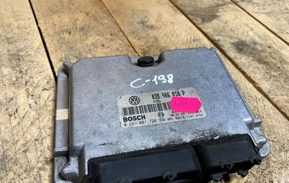 Volkswagen PASSAT B5 Engine control unit/module 038906018p