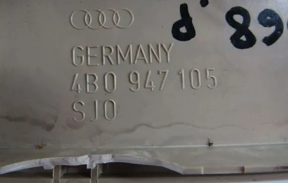 Audi A6 S6 C5 4B Other interior light 4B0947105
